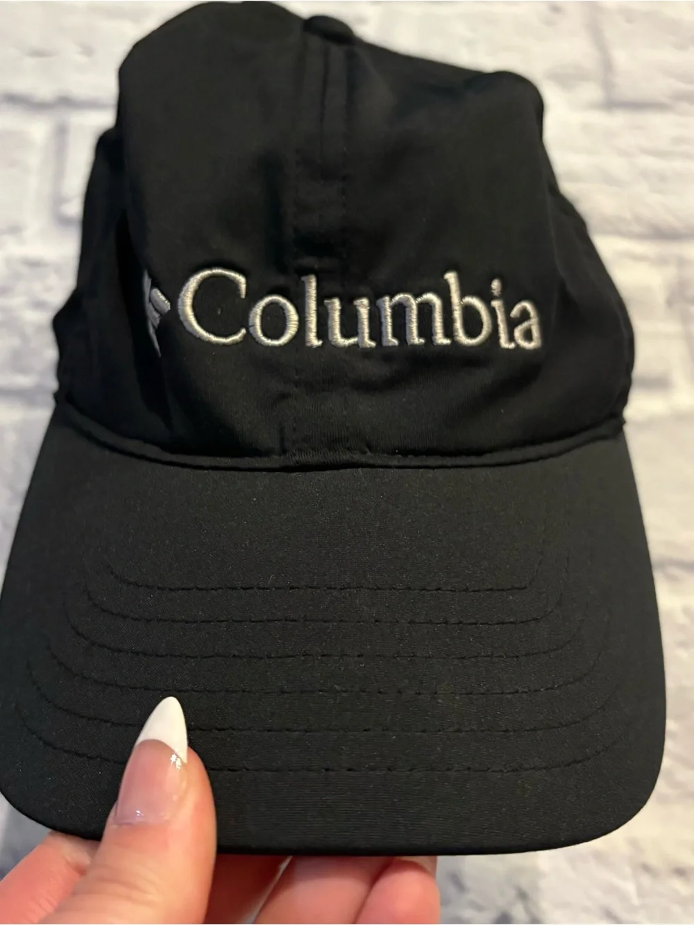 Columbia black embroidered moisture-wicking ball cap (adult sizing)